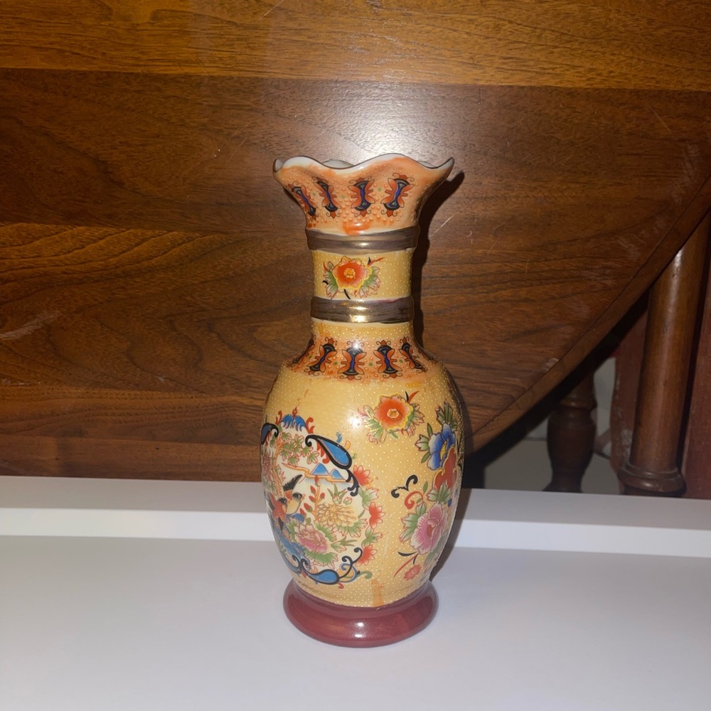 Fluted Satsuma Vase Birds Japanese Textured Gold Hand painted Stunning